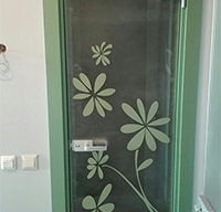 Виготовлення скляних дверей з малюнком
